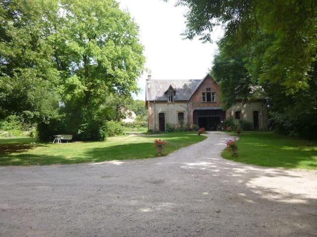 Agonges Suite Dans Les Dependances Du Chateau מראה חיצוני תמונה